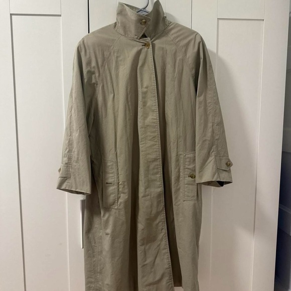 Vintage Burberry Beige Trench Coat - Picture 2 of 8